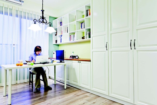 一般專業地板公司因為採取大批叫料方式,可有效降低建