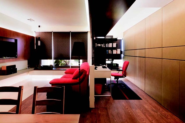 一般專業地板公司因為採取大批叫料方式，可有效降低建