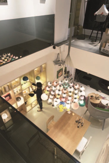 想讓更多人認識設計、看見不同的創作，「WOOW＆CO」店