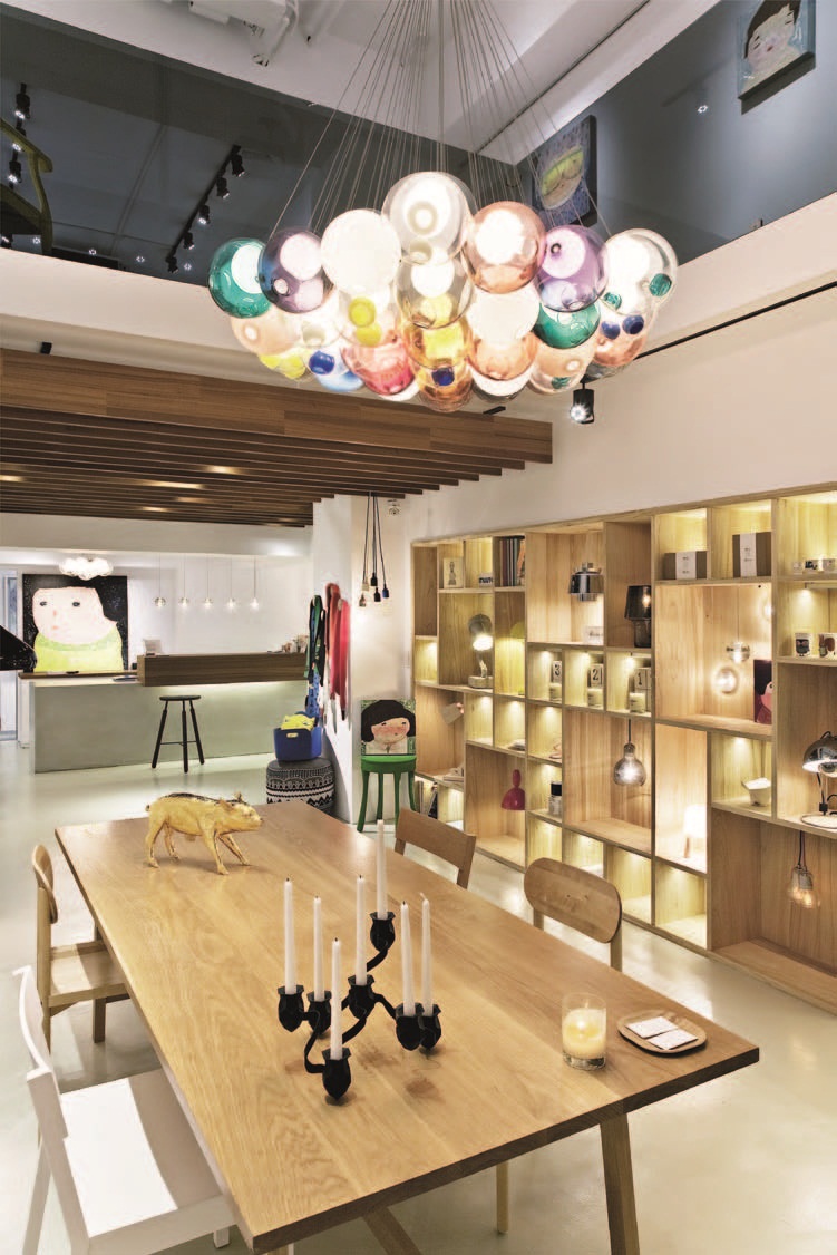 想讓更多人認識設計、看見不同的創作，「WOOW＆CO」店