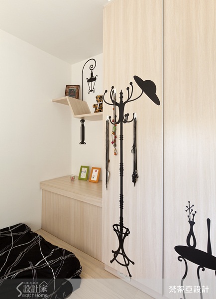 屋主買下了這間位於淡水的二手房子,雖然本案原為商辦