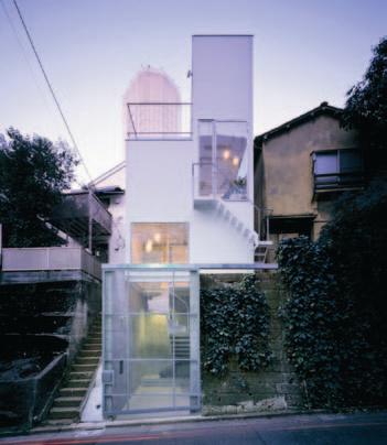 本案是位於東京都心的狹小建地，地處難以施工的坡道高