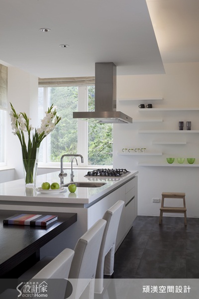 小時候讀國文課本上的〈桃花源記〉,總覺得若真能住在