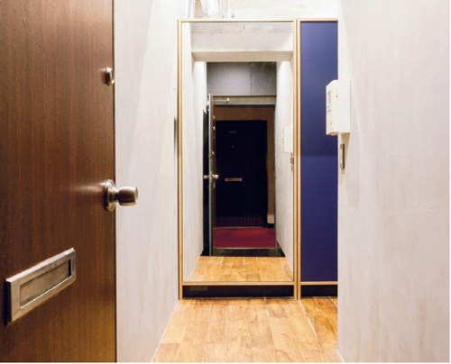 為了配合喜歡邀朋友來家裡歡聚的屋主個性，設計師大膽