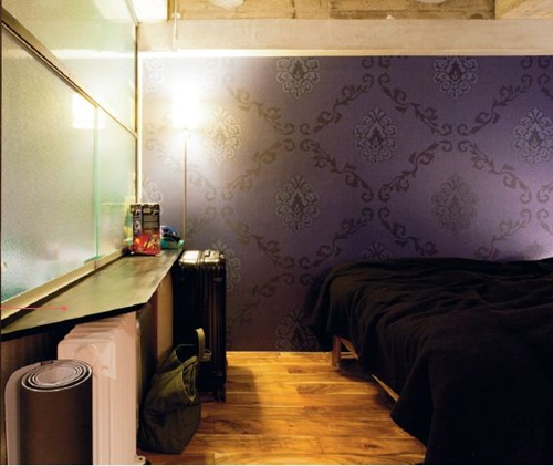 為了配合喜歡邀朋友來家裡歡聚的屋主個性，設計師大膽