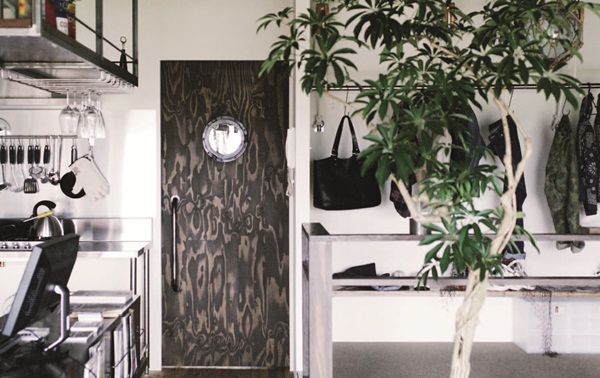 原本毫無特色的30 年中古屋，在熱愛海底攝影的新屋主