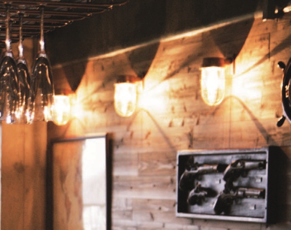 原本毫無特色的30 年中古屋，在熱愛海底攝影的新屋主