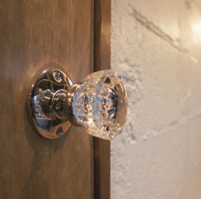 位於東京都內，大大的圓窗令人一見鍾情，帶有Loft 個