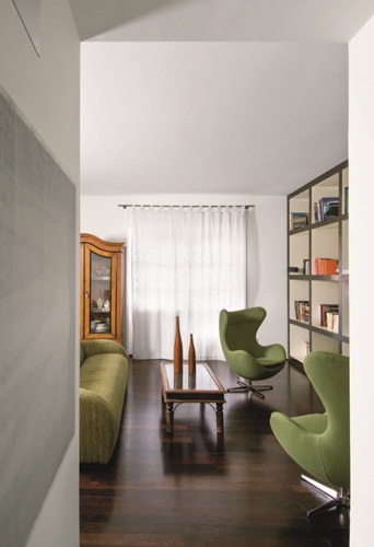 作品融合傳統古典與摩登現代的精髓，義大利知名美女設