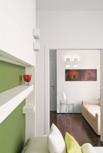 作品融合傳統古典與摩登現代的精髓,義大利知名美女設