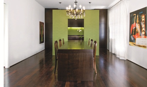 作品融合傳統古典與摩登現代的精髓,義大利知名美女設