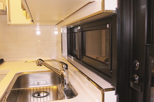 磁磚收邊條（或稱「修邊條」），不僅是安全防護建材，