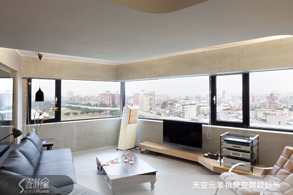 清水混凝土又稱為清水模。其名之「清水」，意指混凝土