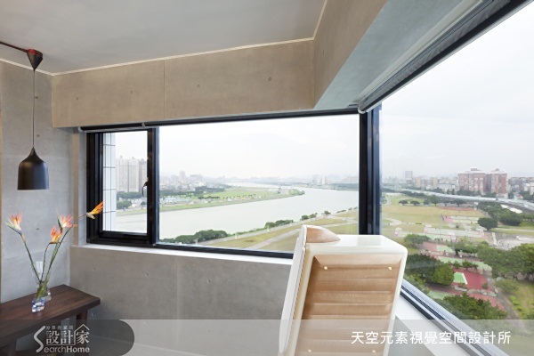 清水混凝土又稱為清水模。其名之「清水」，意指混凝土