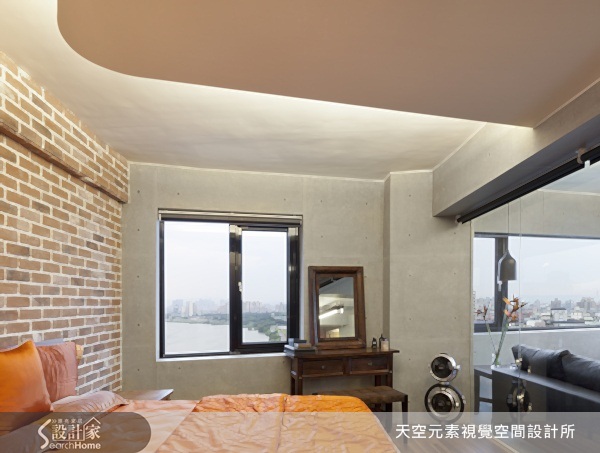 清水混凝土又稱為清水模。其名之「清水」，意指混凝土