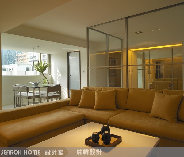 空間區隔最忌諱造成空間感的縮減，紘幃設計的原平安設