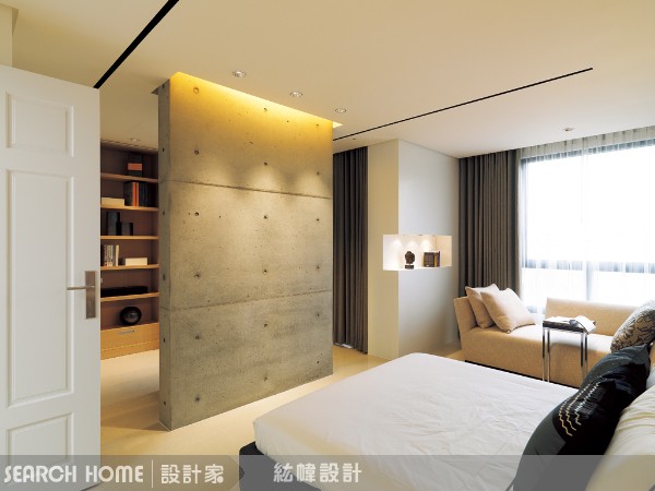 空間區隔最忌諱造成空間感的縮減，紘幃設計的原平安設