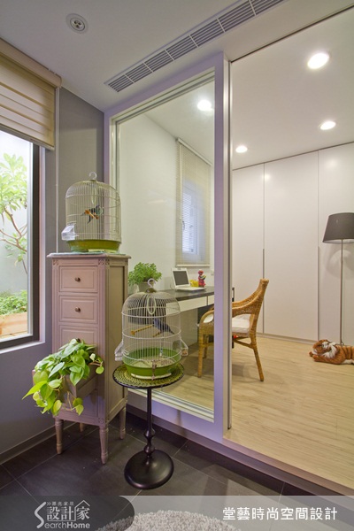 在整體格局上，設計師讓空間保有最清爽通透的視野，以