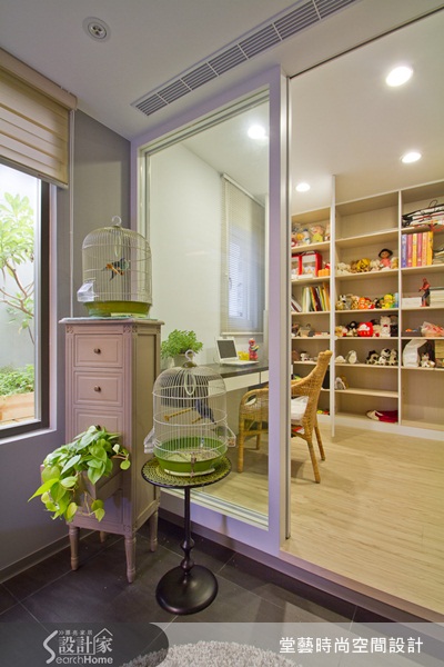 在整體格局上，設計師讓空間保有最清爽通透的視野，以