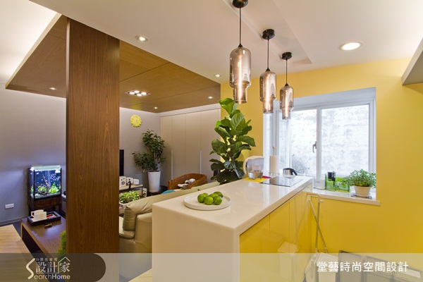 在整體格局上，設計師讓空間保有最清爽通透的視野，以