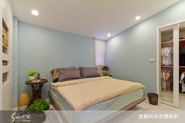 在整體格局上，設計師讓空間保有最清爽通透的視野，以