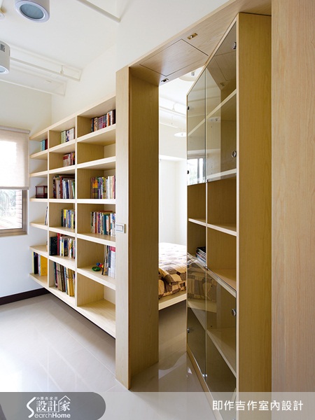 一踏進門寬敞的空間感，開放式的客餐廳設計搭配自然元