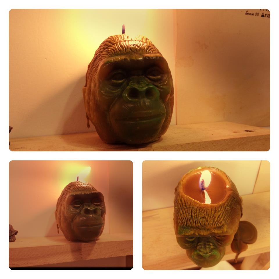 早上8點,起床,買一杯咖啡,晚上,朋友聚餐,看一齣