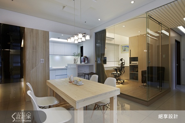 僅20.5坪的空間裡,仍要維持三房兩廳及玄關的空間設計