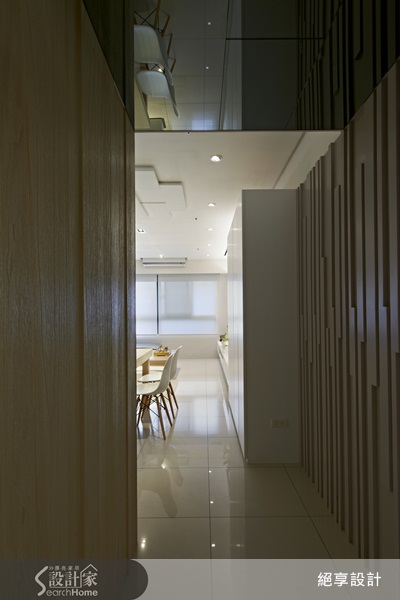 僅20.5坪的空間裡,仍要維持三房兩廳及玄關的空間設計