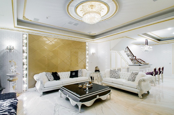 從事保險業的董事長夫妻,相當喜愛新古典風格的華麗、