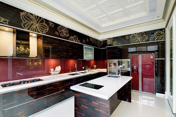 從事保險業的董事長夫妻,相當喜愛新古典風格的華麗、