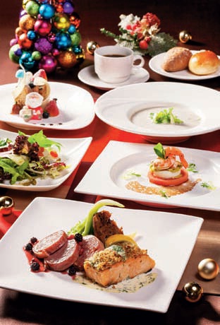 耶誕氣氛已在街頭醞釀，街上寒風提醒著大家，深受大眾