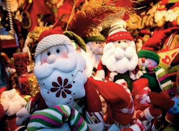 耶誕氣氛已在街頭醞釀，街上寒風提醒著大家，深受大眾