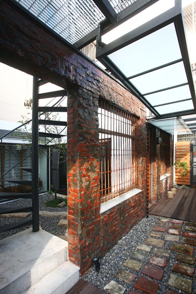 屋齡有60年的老房子原本屋況欠佳，希望改建為民宿，從