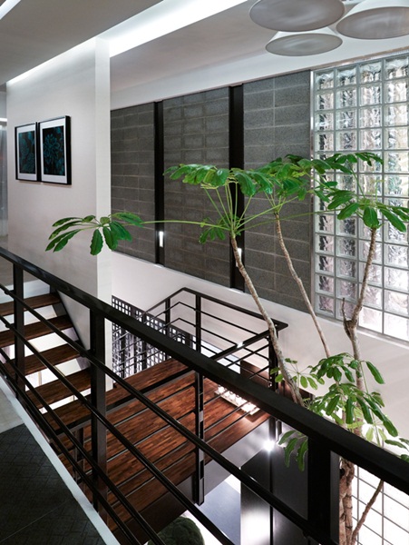 結合屋主性格與生命態度的設計概念，以特殊垂直向度整