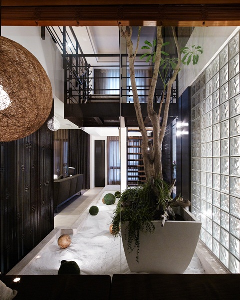 結合屋主性格與生命態度的設計概念，以特殊垂直向度整