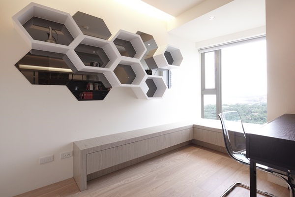 已屆退休年齡的一對夫妻,因為喜歡這裡的依山傍水及天