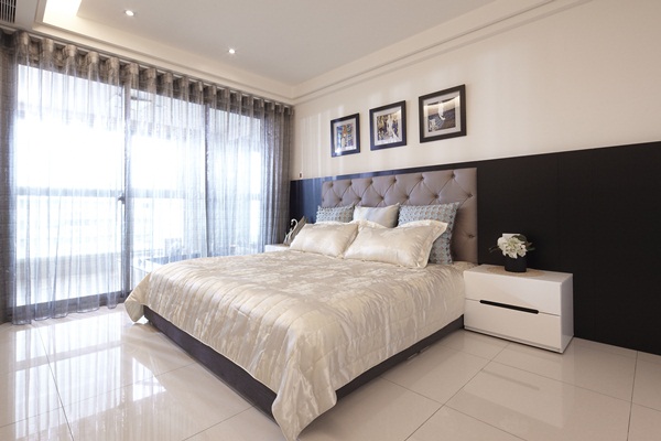 已屆退休年齡的一對夫妻,因為喜歡這裡的依山傍水及天