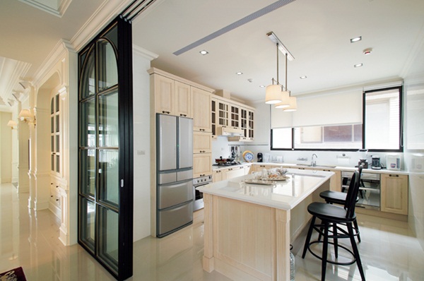 男女屋主著迷於好萊塢電影中時尚又經典的居家風格，因