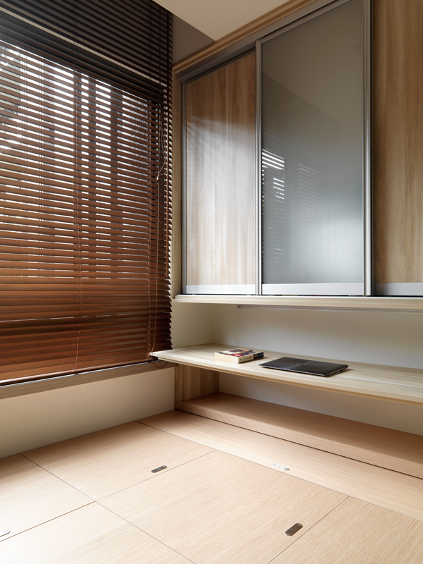 在僅有17坪的空間中，希望空間要盡量放大，並且滿足女