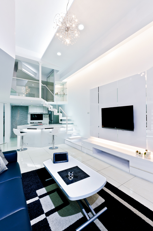 為落實屋主喜歡的現代科技感的風格,除設定黑白的配色