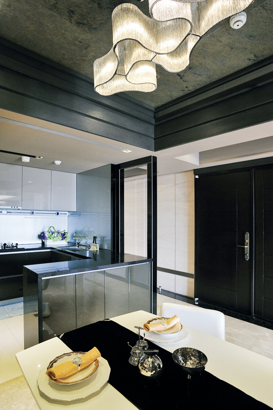 經營服飾業的屋主鄭小姐，本身對於質感與設計的要求相