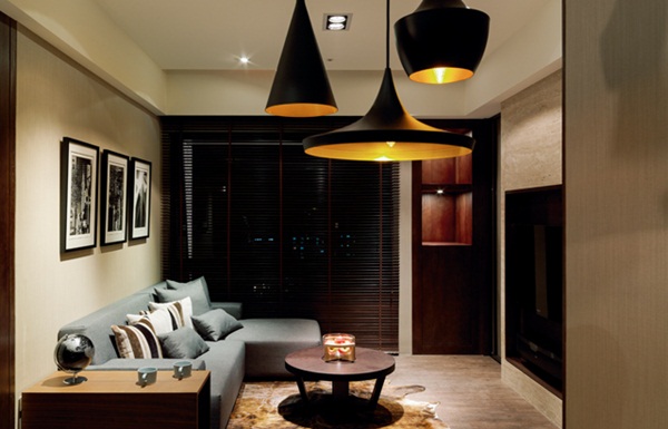 原本僅有18 坪隔成三房兩廳兩衛的格局，空間過於狹小