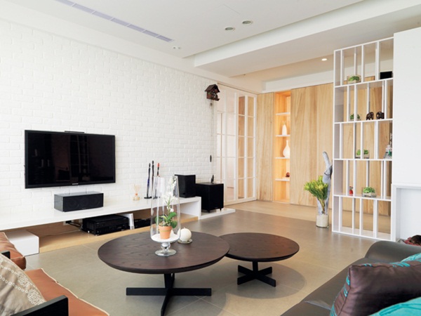 女屋主的要求很鮮明:「我要很多收納空間,家裡要令人