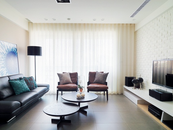 女屋主的要求很鮮明:「我要很多收納空間,家裡要令人