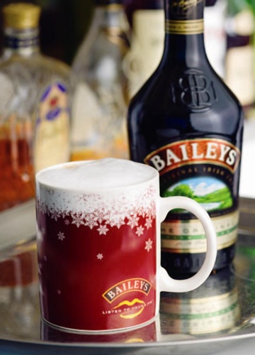 朋友聚會，準備一兩款基酒、一兩款簡單道具、一兩樣果