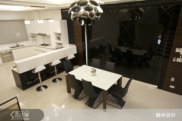 本案位於台南市，是擁有114坪的三層樓透天別墅。屋案