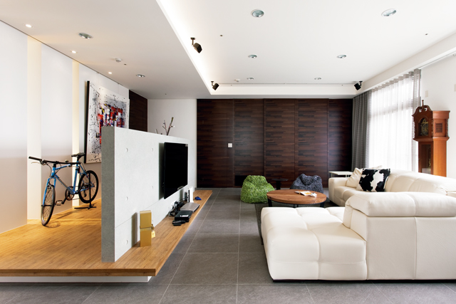 身高較高的男屋主,期待新家可以配合自己高度來個「量