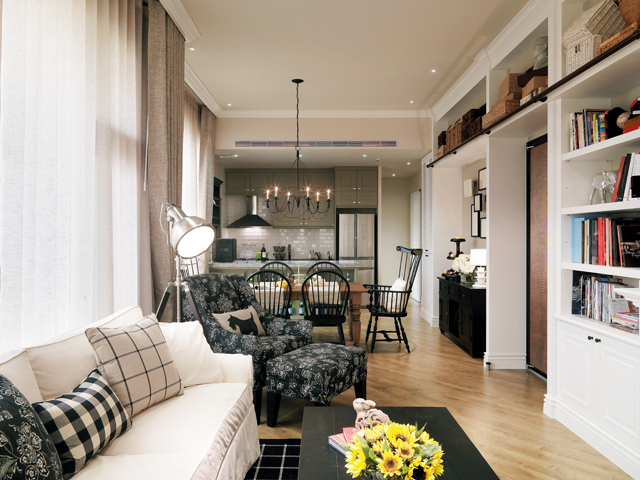 挑高三米六的新成屋，只有屋主1人居住，在預售時已將