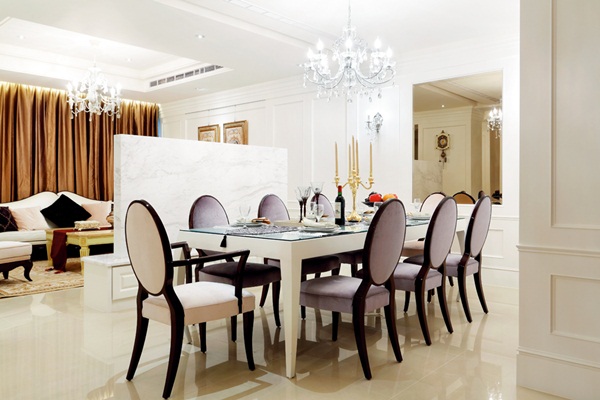 黃建華從不複製拷貝設計,總是精心為客戶量身訂作,他